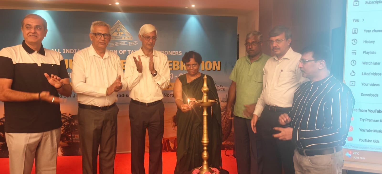 Smt. Anagha Kulkarni, Member, NEC, AIFTP inaugurating the conference by lighting of lamp.
